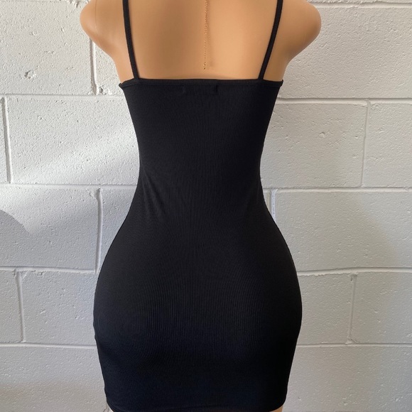 Black dress (never worn) - Picture 3 of 4